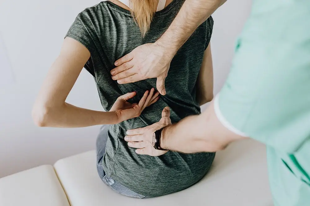 Nephrolithiasis: the doctor shows you where it hurts with kidney stones
